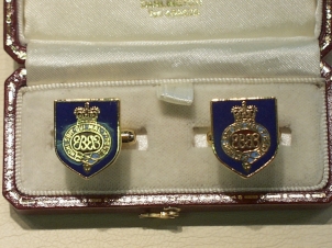 Grenadier Guards shield enamelled cufflinks - Click Image to Close